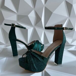 Elegant Green Glitter Platform Heels Size: 38 (7)